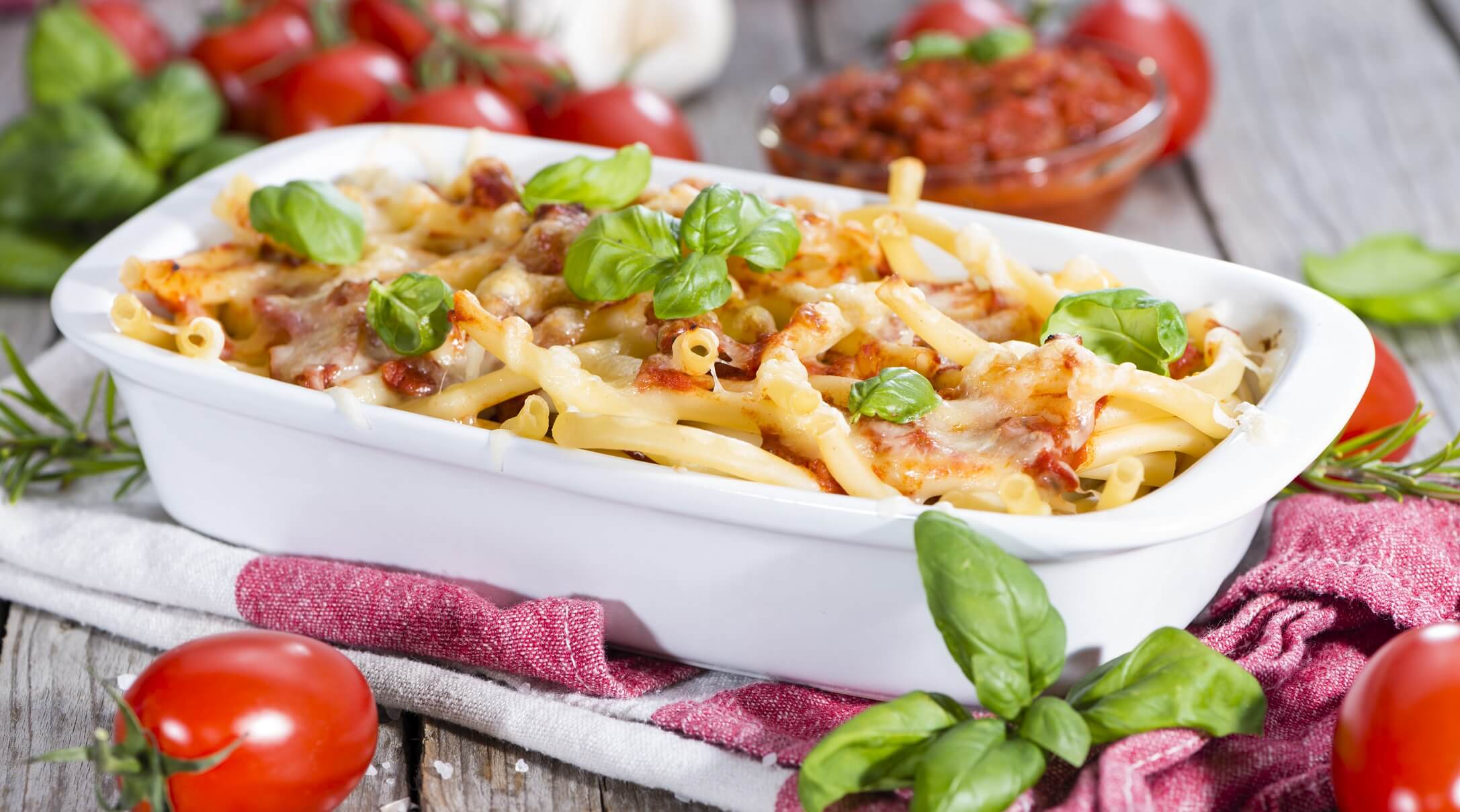 Nudelauflauf-Rezept-mit-Hackfleisch-Gemuese-vegetarisch-vegan-Schinken-Brokkoli