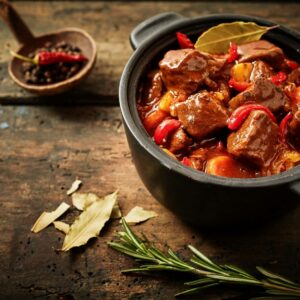 Rindergulasch-Rindsgulasch-ungarisches-Gulasch