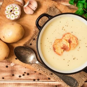 einfache-Kartoffelsuppe-Rezept-wie-bei-Oma-klassisch-auch-vegetarisch-oder-mit-Fleisch-und-Gemuese
